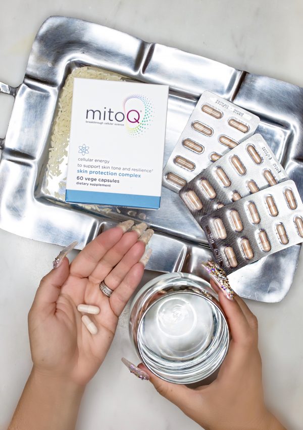 MitoQ Skin Protection Complex is an innovative antioxidant that helps fight off free radicals and gives you more youthful skin from the inside out